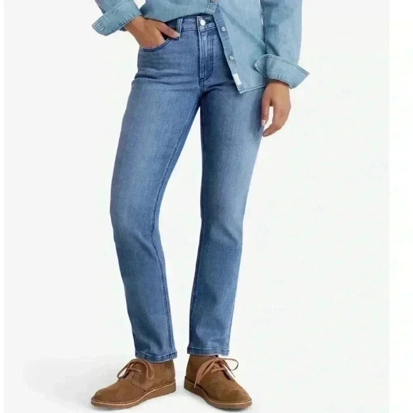 L.L. Bean Denim - L.L. Bean Size 8 favorite fit denim jeans. EUC